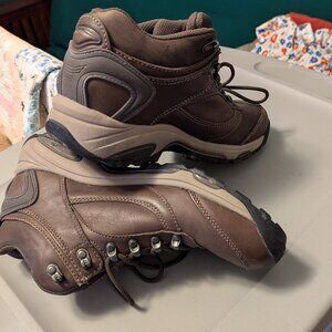 New Balance Hiking Shoes 10.5 2A